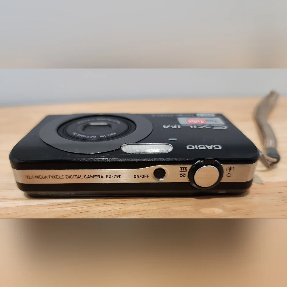 CASIO EXILIM EX-Z90 12.1MP Compact Digital Camera, For Parts Only